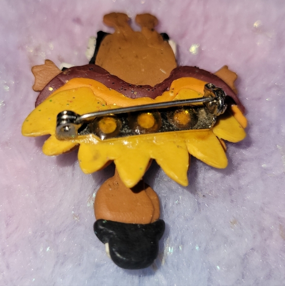 1980s Clay Pilgrim Turkey Brooch, Handmade Sparkling Thanksgiving Pin - Picture 5 of 6